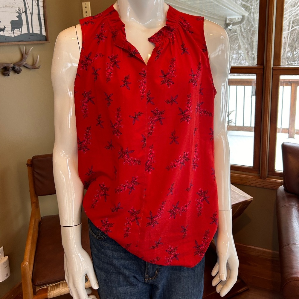 CAbi Floral Blouse Red w/Delicate Purple Flowers Sleeveless w/Partial Collar XL